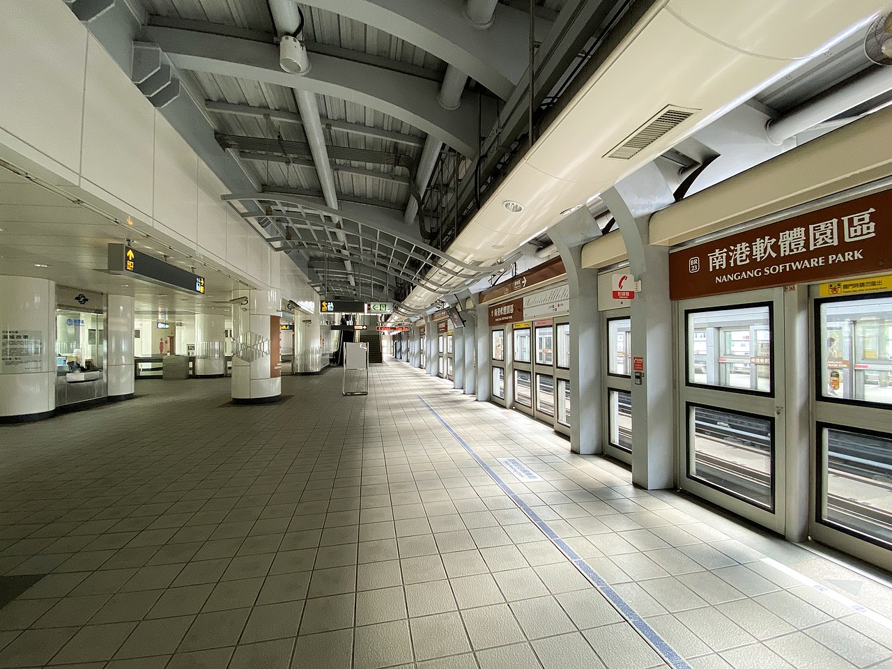 捷運內湖線沿線車站南港軟體園區站(BR23)月台層