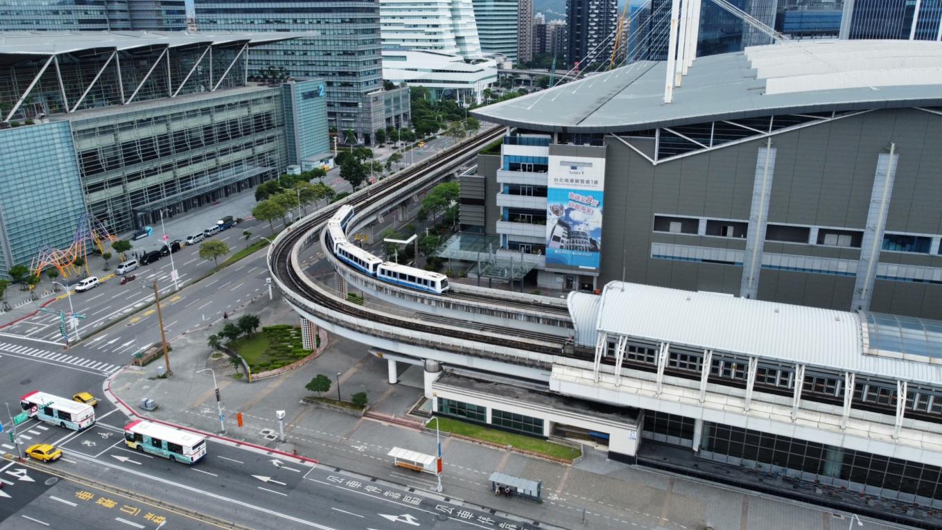 捷運內湖線沿線車站南港展覽館站(BL23/BR24)站體