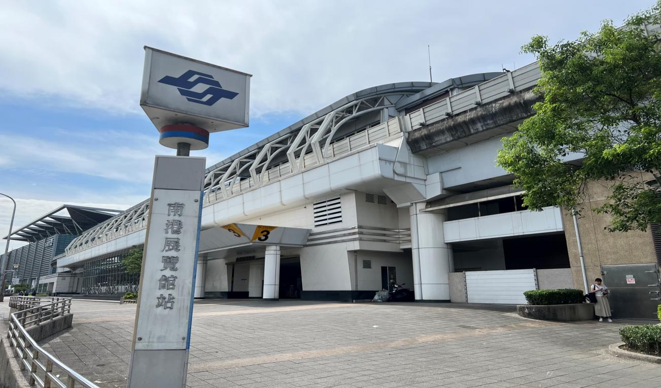 捷運內湖線沿線車站南港展覽館站(BR24)三號出入口