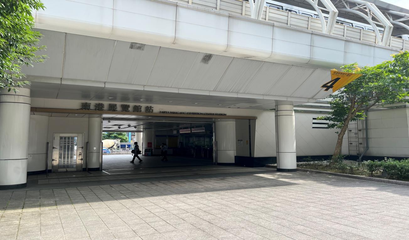 捷運內湖線沿線車站南港展覽館站(BR24)四號出入口