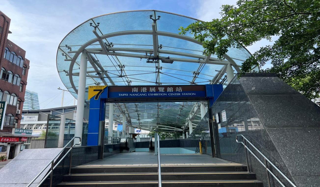 捷運內湖線沿線車站南港展覽館站(BR24)七號出入口