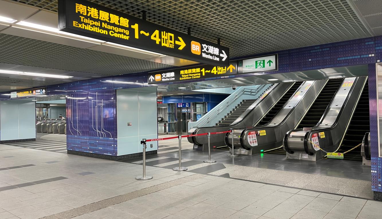 捷運內湖線沿線車站南港展覽館站(BL23/BR24)地下一樓轉乘通道層