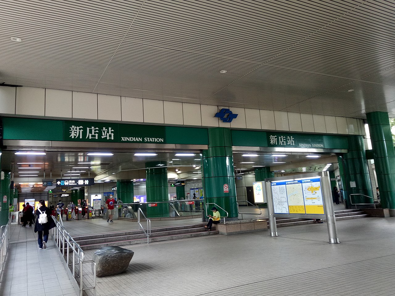 捷運松山新店線之新店線新店站(G01)出入口