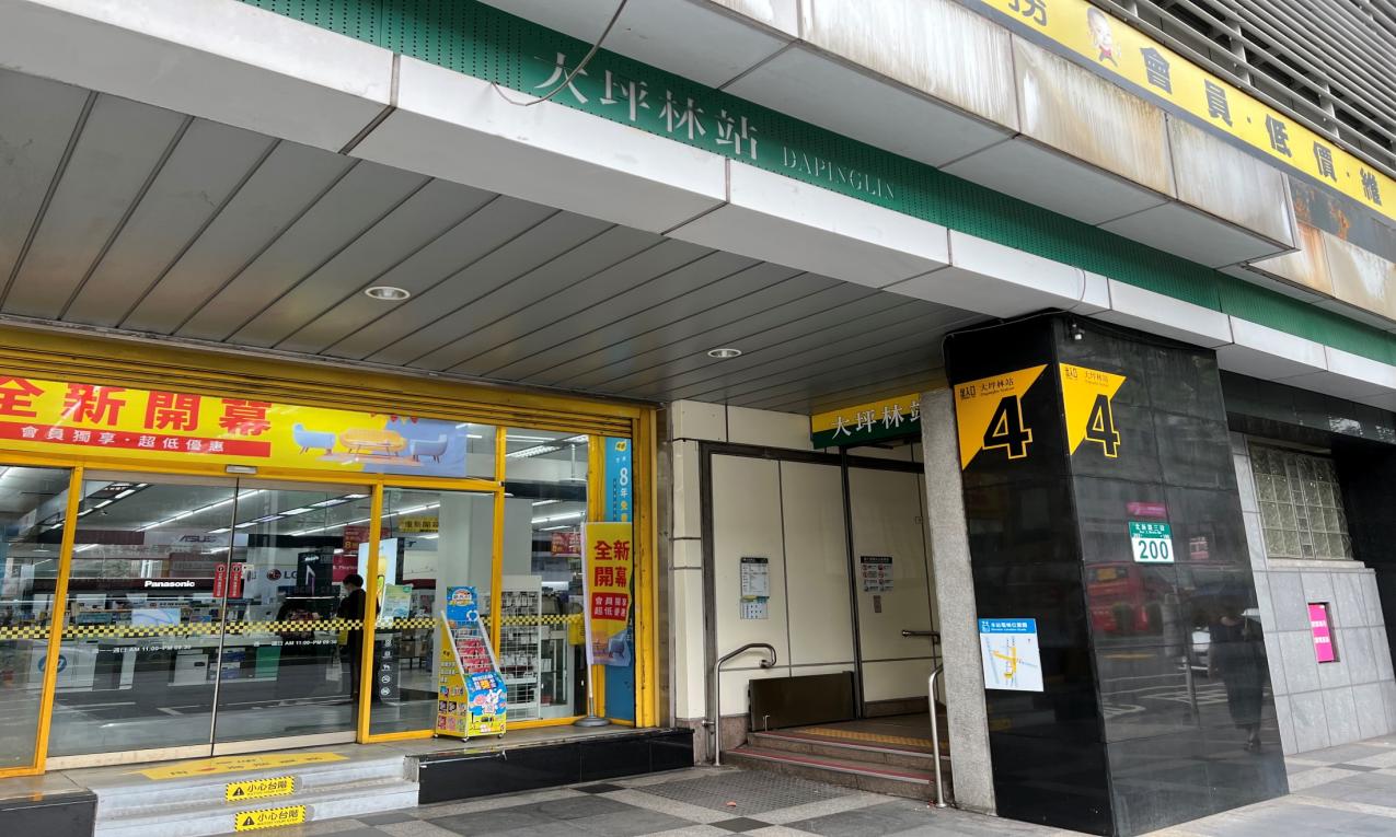 捷運松山新店線之新店線大坪林站(G04)出入口