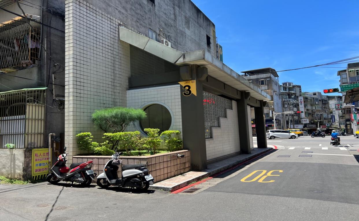 捷運松山新店線之新店線萬隆站(G06)出入口