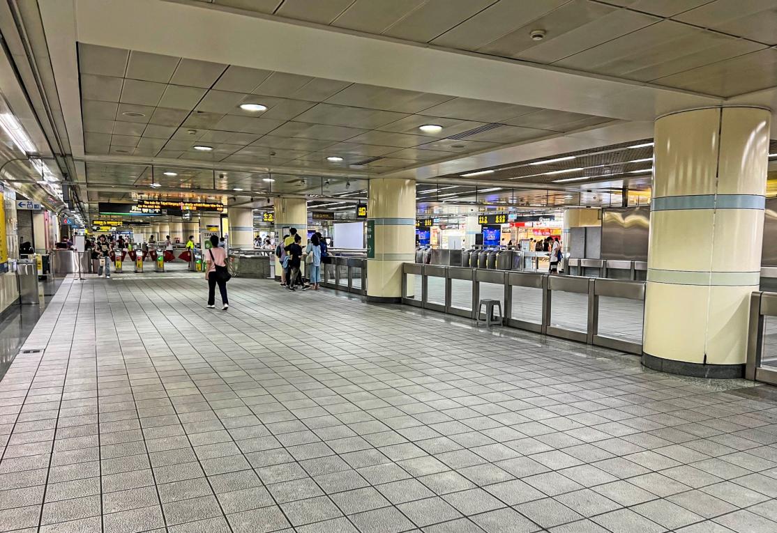 捷運松山新店線之小南門線西門站(G12/BL11)地下一樓大廳層