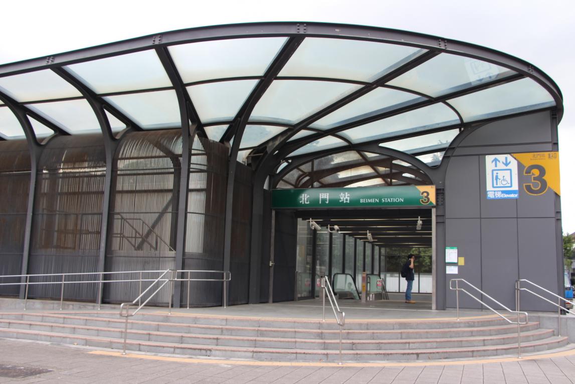 捷運松山新店線之松山線北門站(G13)地面層出入口層