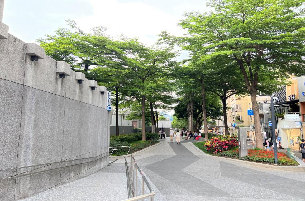 捷運松山新店線之松山線中山站(G14/R11)周邊-中山線形公園
