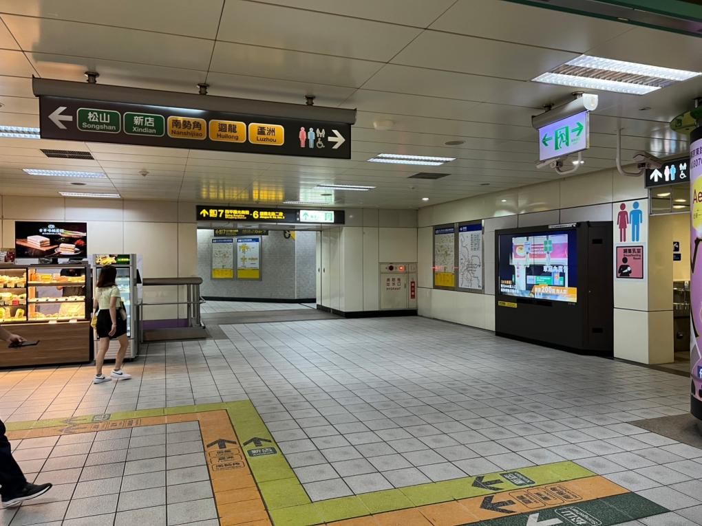 捷運松山新店線之松山線松江南京站(G15/O08)地下一樓大廳層