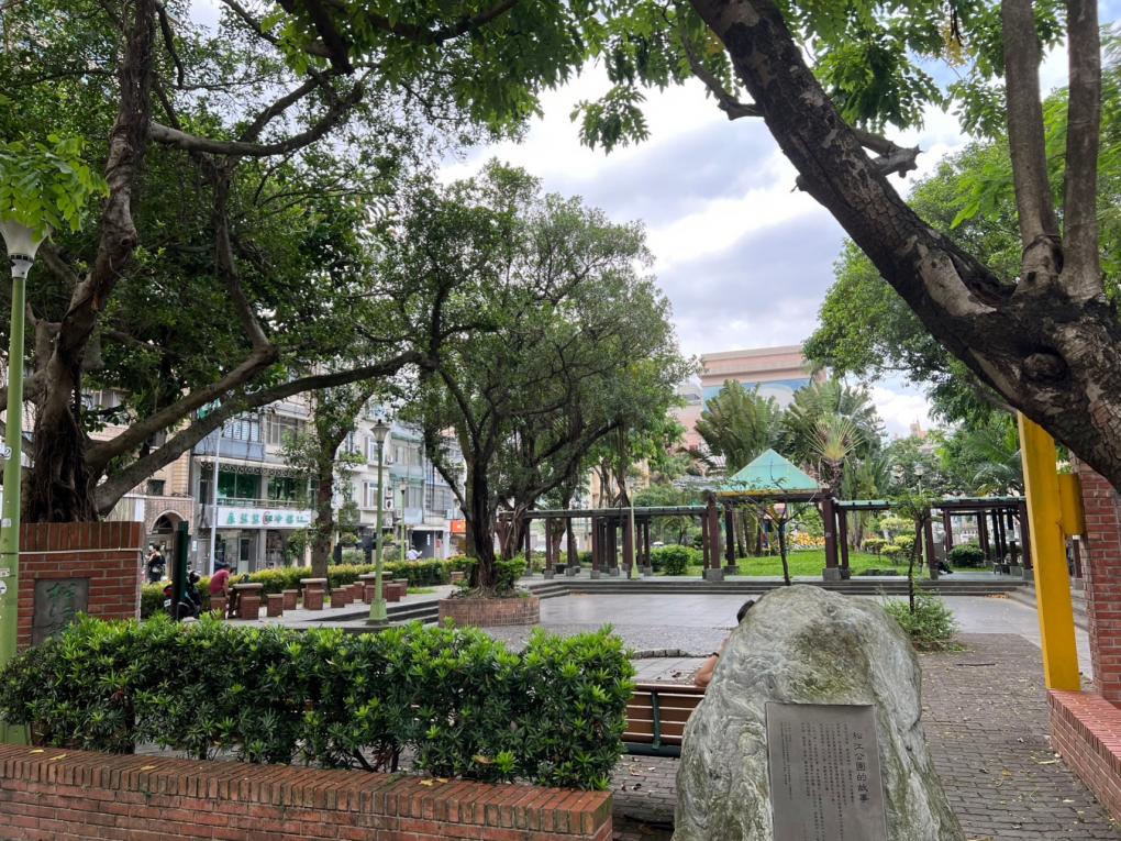捷運松山新店線之松山線松江南京站(G15/O08)周邊-松江公園