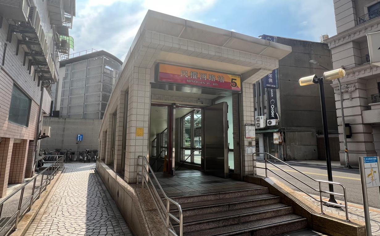 捷運中和新蘆線新莊線台北市段沿線車站-民權西路站(O11)(R13)出入口