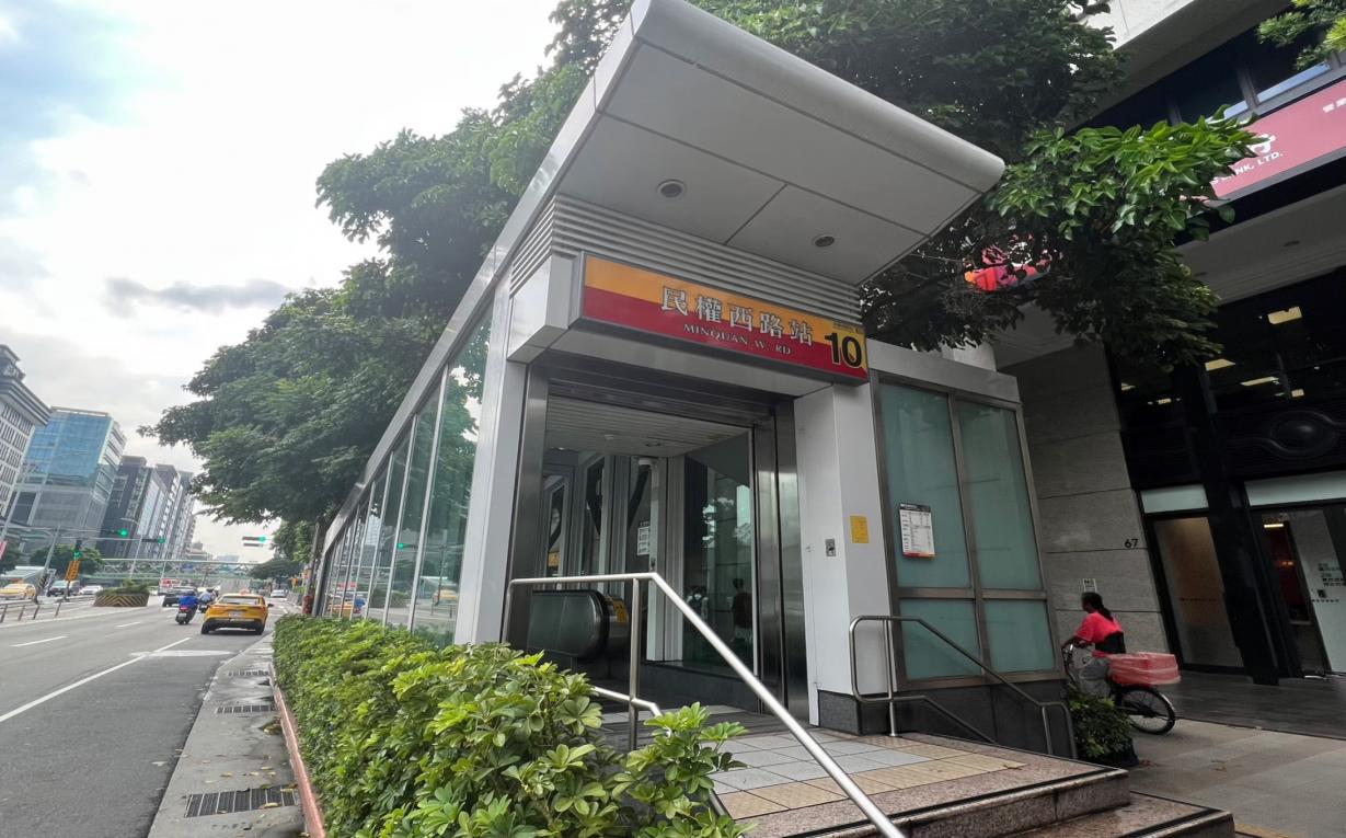 捷運中和新蘆線新莊線台北市段沿線車站-民權西路站(O11)(R13)出入口