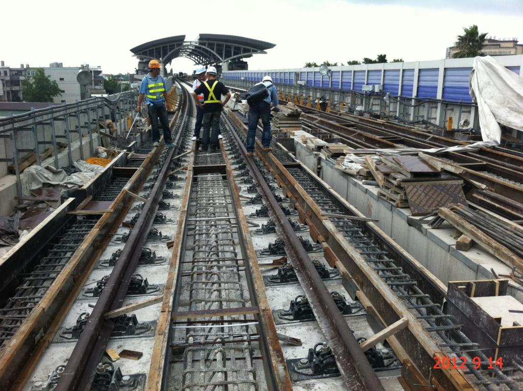 桃園機場捷運線主要結構施工-軌道工程施工作業