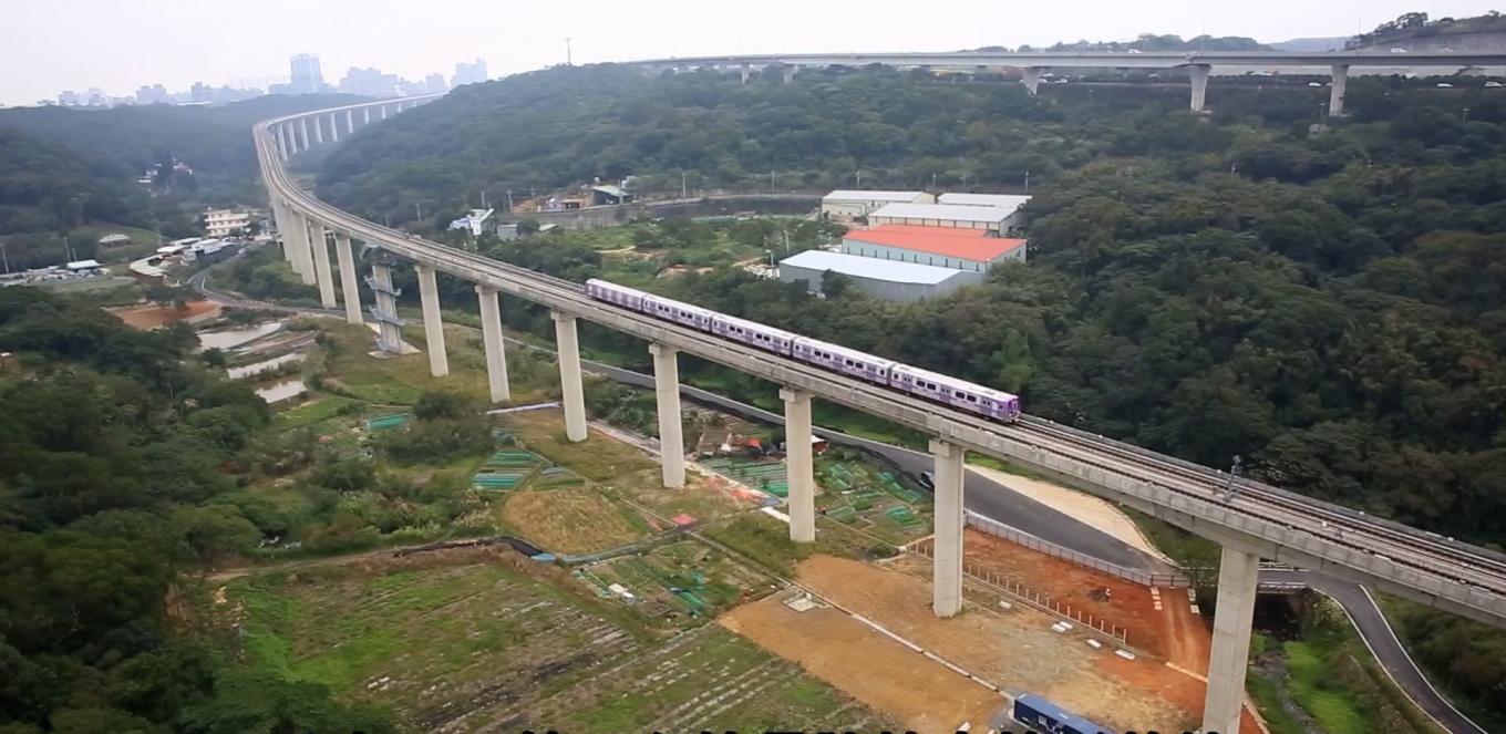 桃園機場捷運線機電工程-電聯車