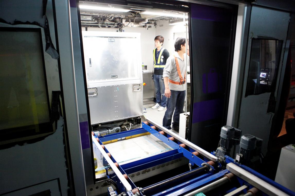 桃園機場捷運線機電工程-直達車第五節行李車箱