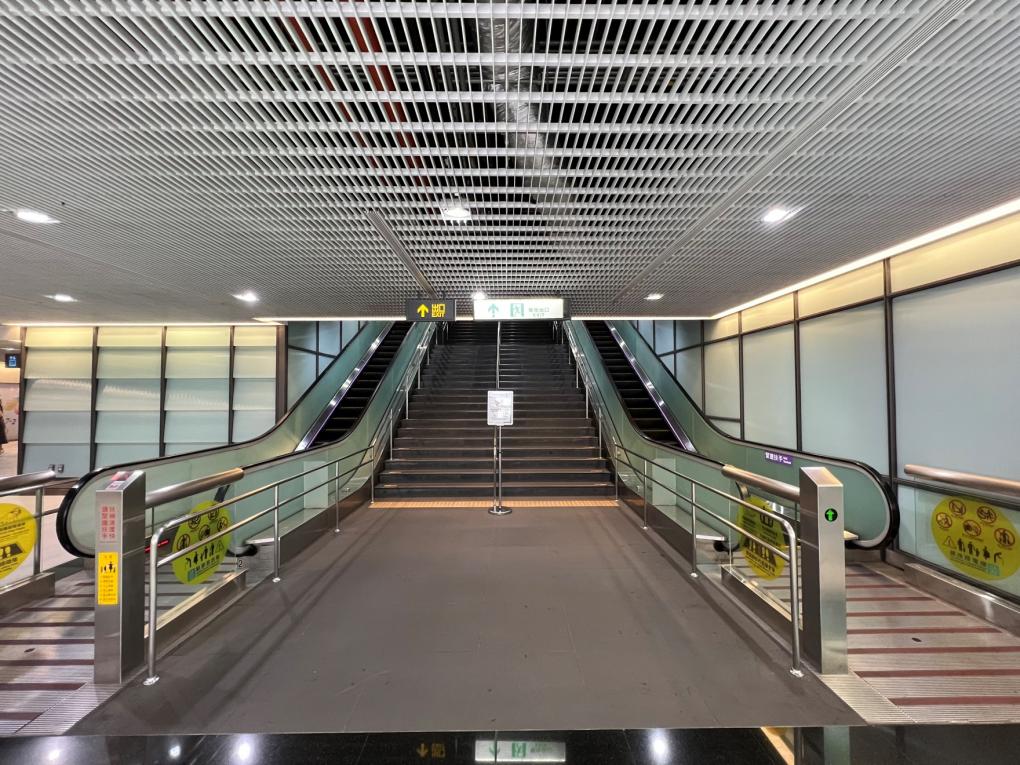 桃園機場捷運沿線車站-機場第二航廈站 (A13)站體設施-出口