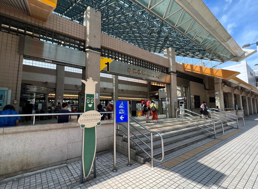 淡海輕軌綠山線沿線車站-紅樹林站-淡水信義線出入口