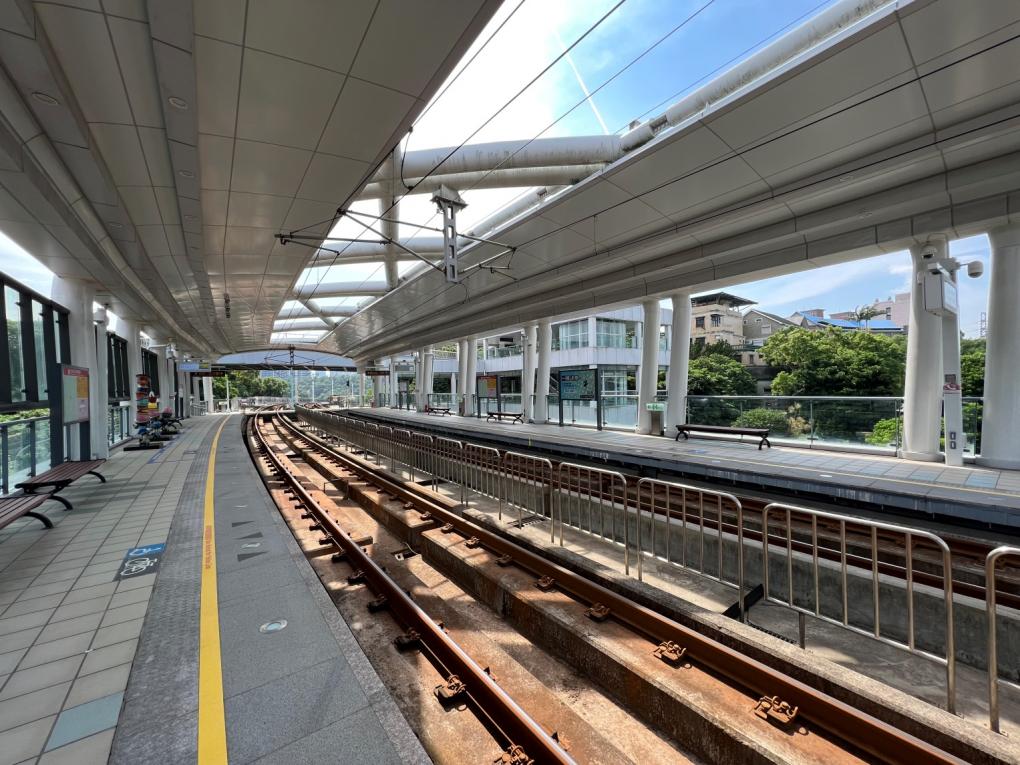 淡海輕軌綠山線沿線車站-淡金鄧公站-月台層