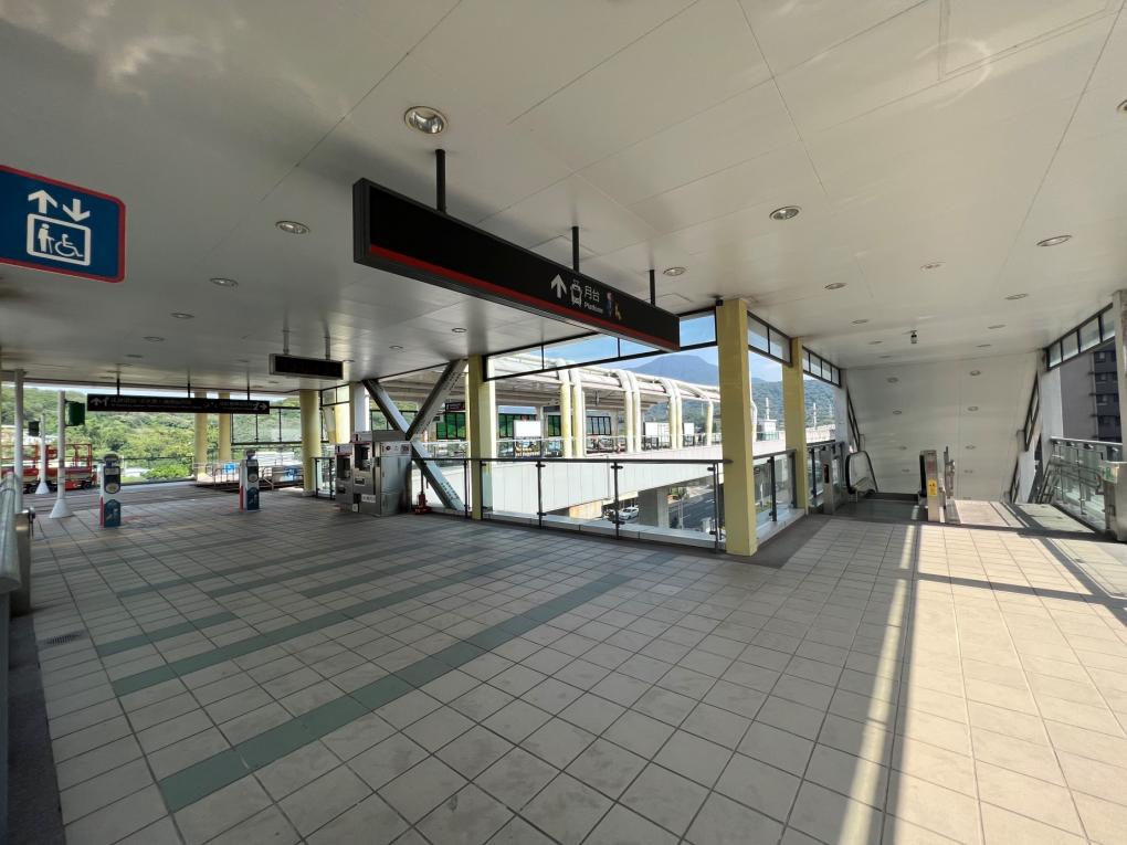 淡海輕軌綠山線沿線車站-淡金北新站-連通道