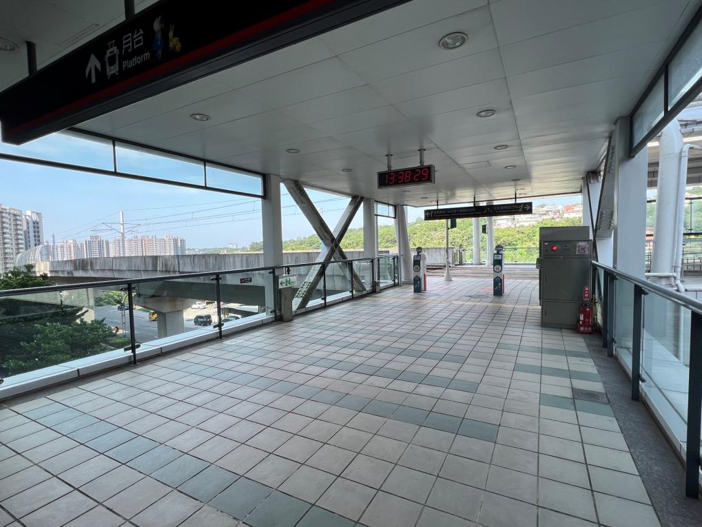 淡海輕軌綠山線沿線車站-新市一路站-二樓連通道