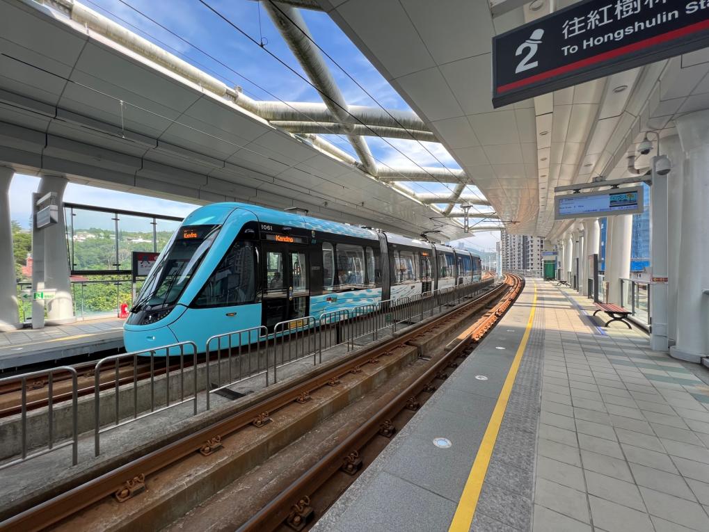 淡海輕軌綠山線沿線車站-新市一路站-無閘門式月台