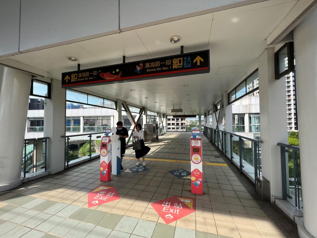 淡海輕軌綠山線沿線車站-淡水行政中心站-無閘門式出入口