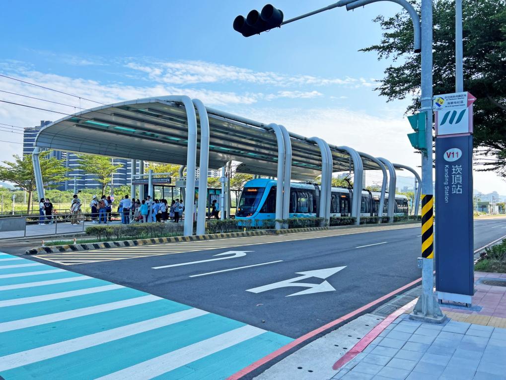 淡海輕軌綠山線沿線車站-崁頂站
