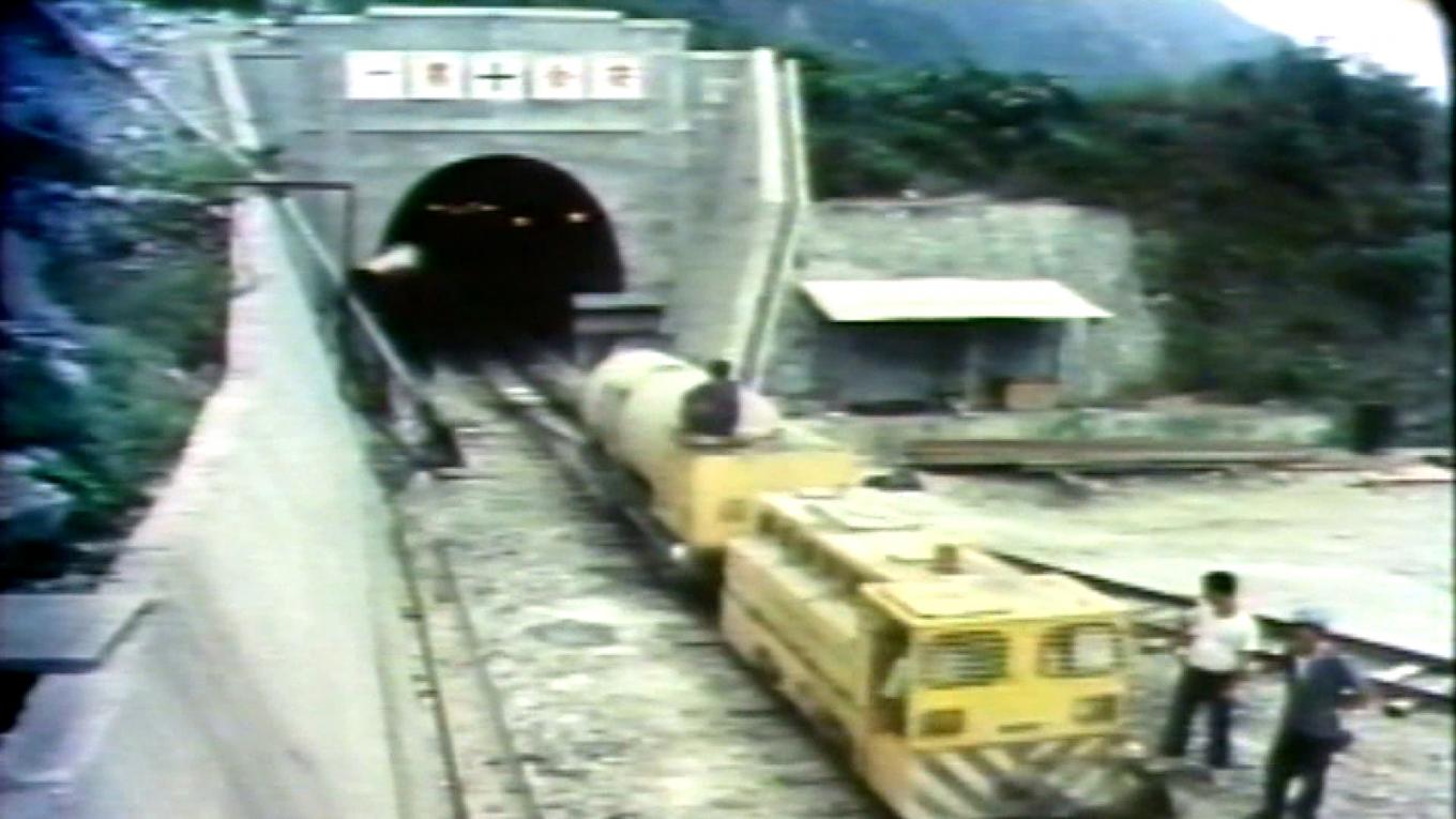 十大建設-北廻鐵路工程-軌道鋼模襯砌作業