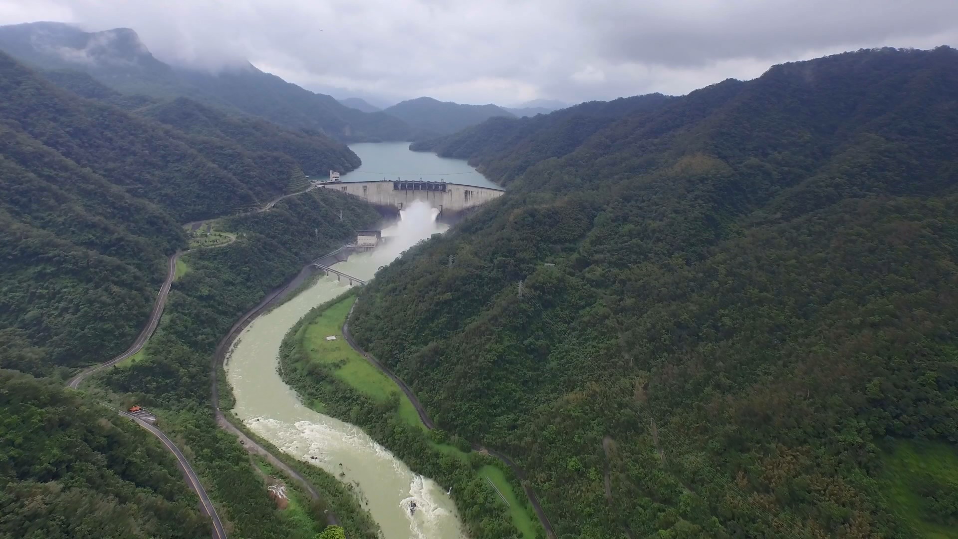 翡翠電廠水源翡翠水庫洩洪