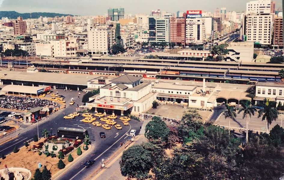 高雄市區鐵路地下化-高雄車站的演進-第三代高雄車站帝冠式建築(1941-2003)