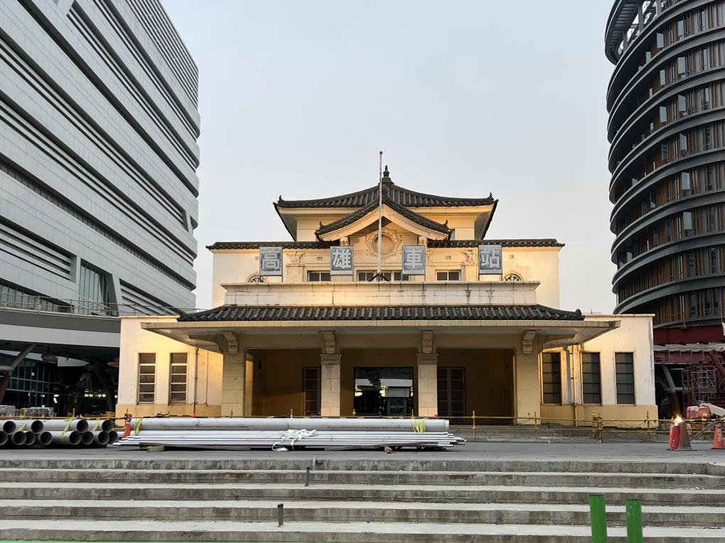 高雄市區鐵路地下化-高雄車站的演進-第三代高雄車站帝冠式建築(1941-2003)