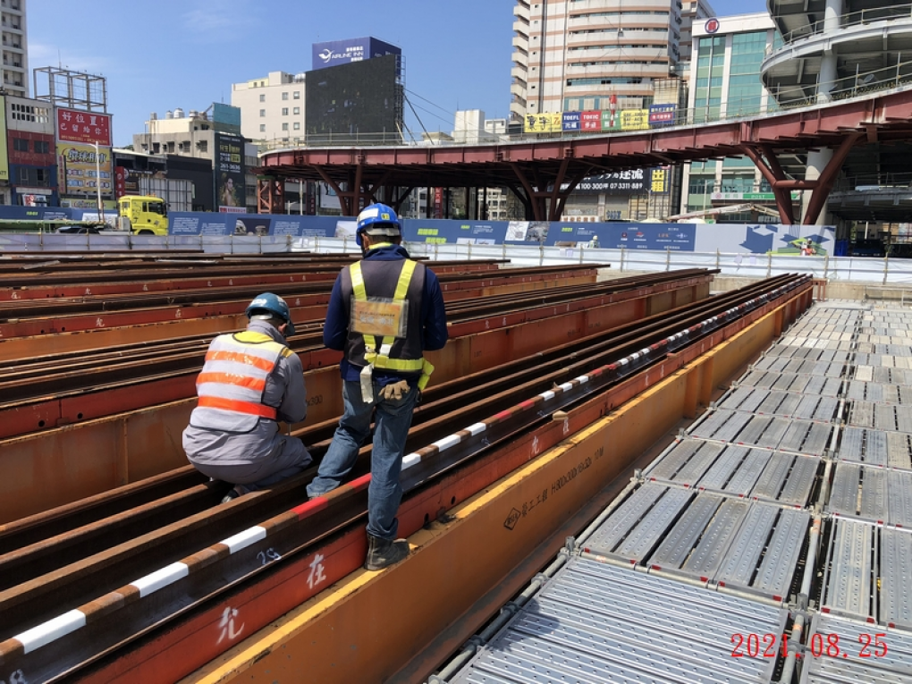 高雄市區鐵路地下化-帝冠式車站第二次遷移工程