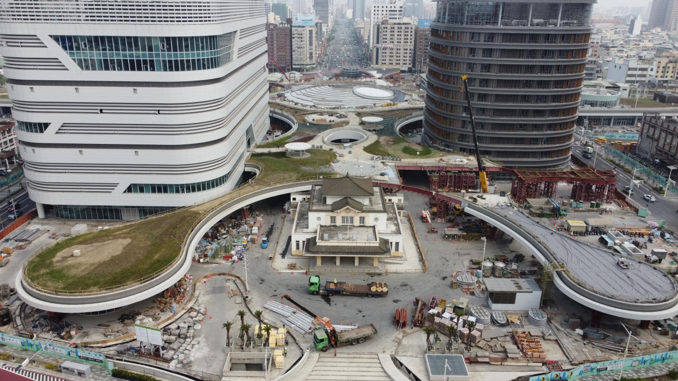 高雄市區鐵路地下化-帝冠式車站第二次遷移完成