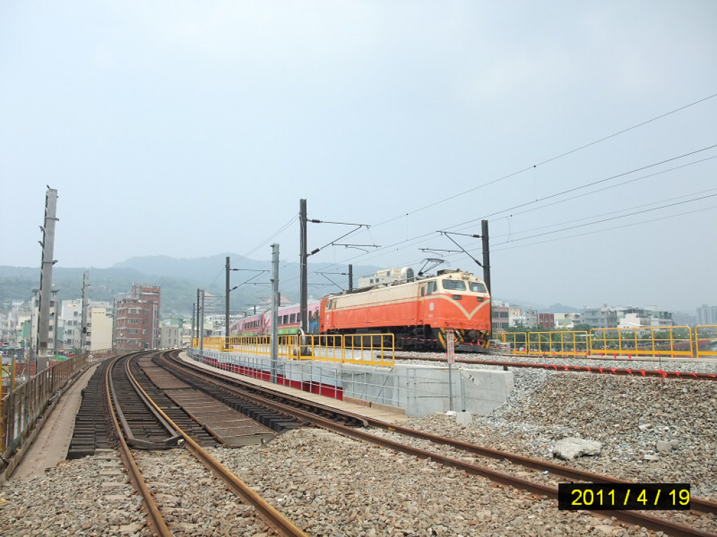 高雄市區鐵路地下化-愛河段鐡路隧道施工