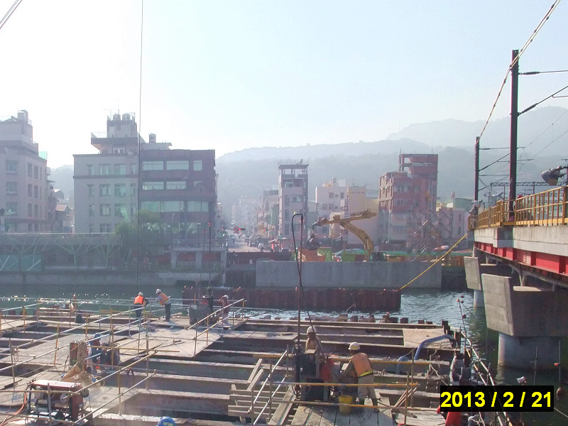 高雄市區鐵路地下化-愛河段臺鐵鐵路地下化工程-過河段鐵路隧道施工