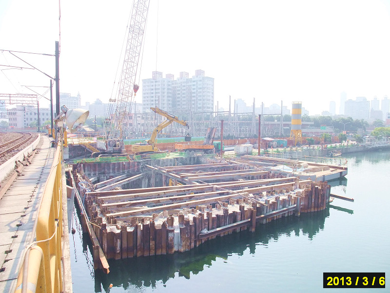 高雄市區鐵路地下化-愛河段臺鐵鐵路地下化工程-過河段鐵路隧道施工