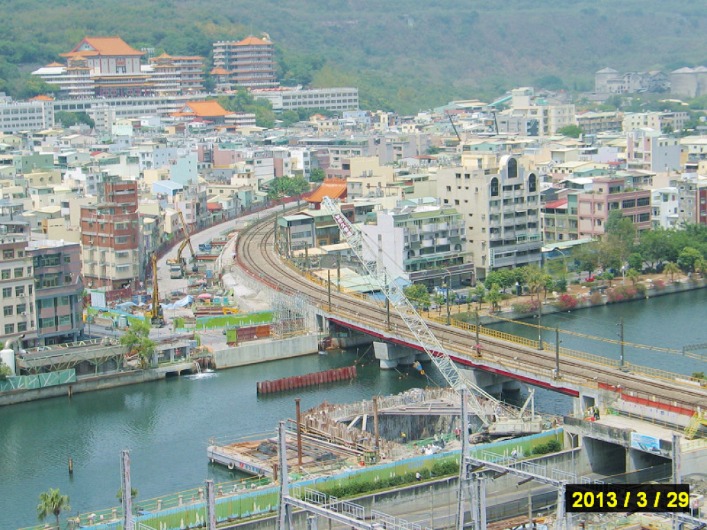 高雄市區鐵路地下化-愛河段臺鐵鐵路地下化工程-過河段鐵路隧道施工