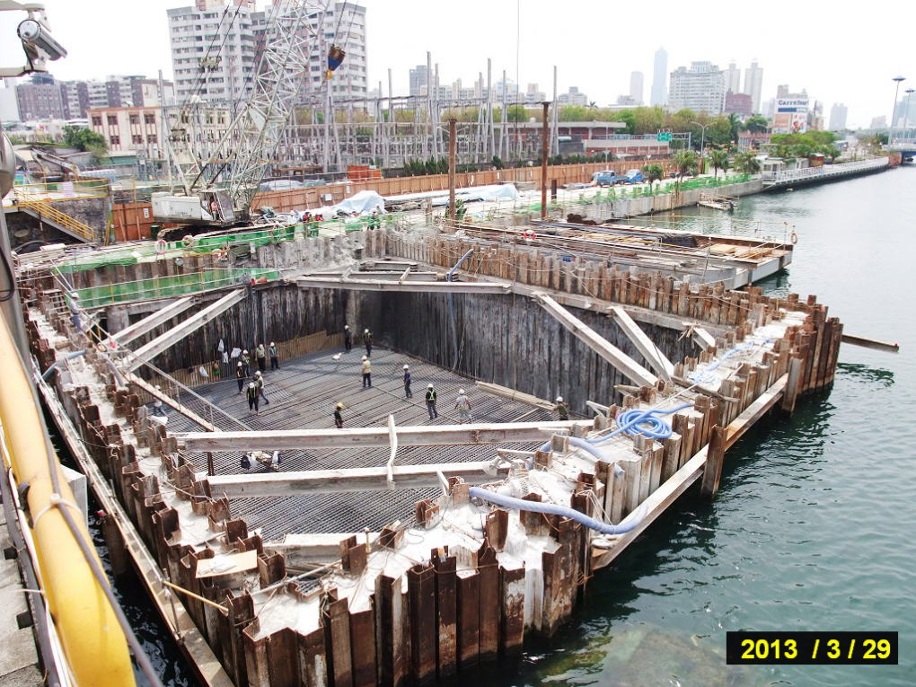 高雄市區鐵路地下化-愛河段臺鐵鐵路地下化工程-過河段鐵路隧道施工