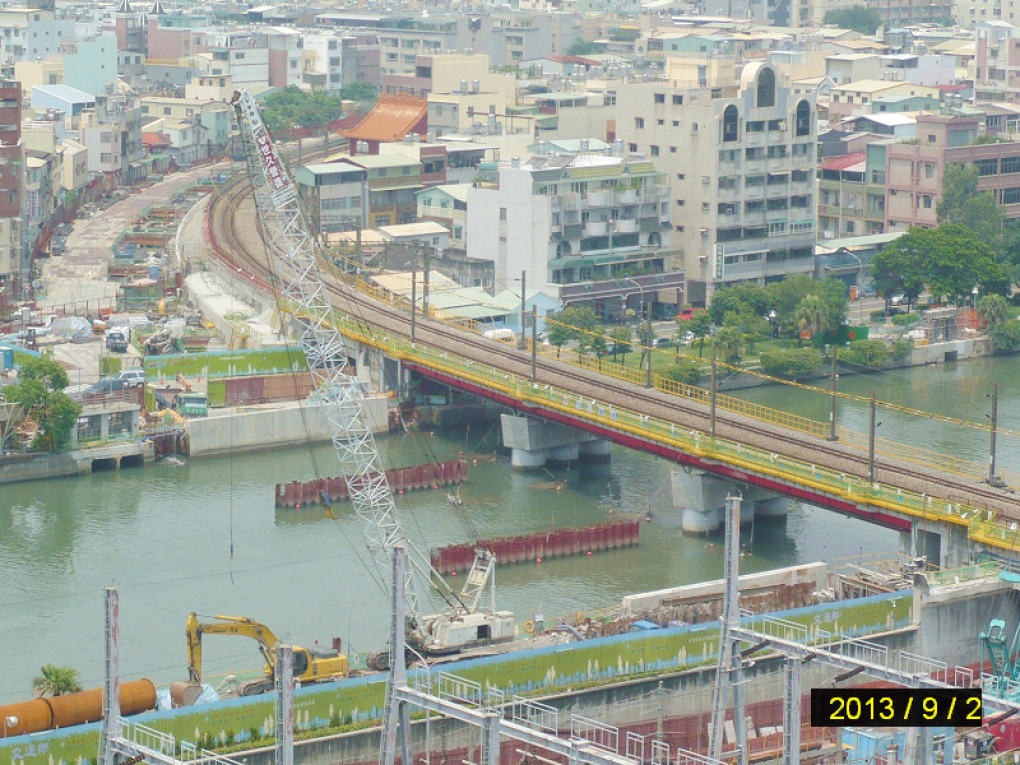 高雄市區鐵路地下化-愛河段臺鐵鐵路地下化工程-過河段鐵路隧道施工