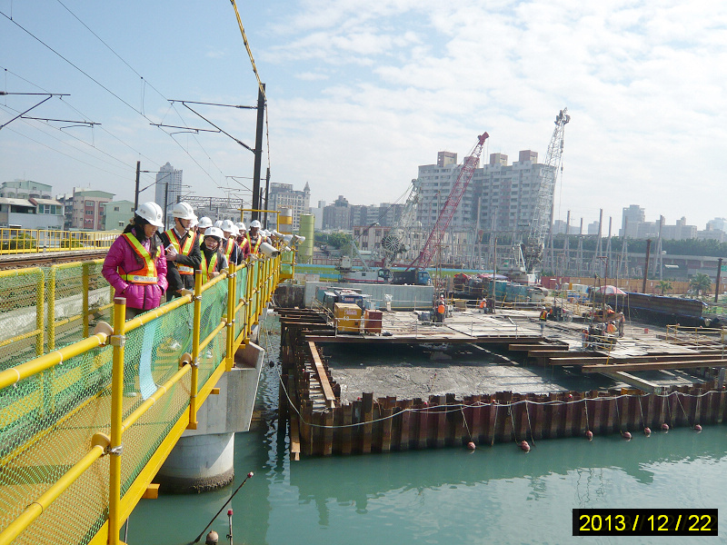 高雄市區鐵路地下化-愛河段臺鐵鐵路地下化工程-過河段鐵路隧道施工