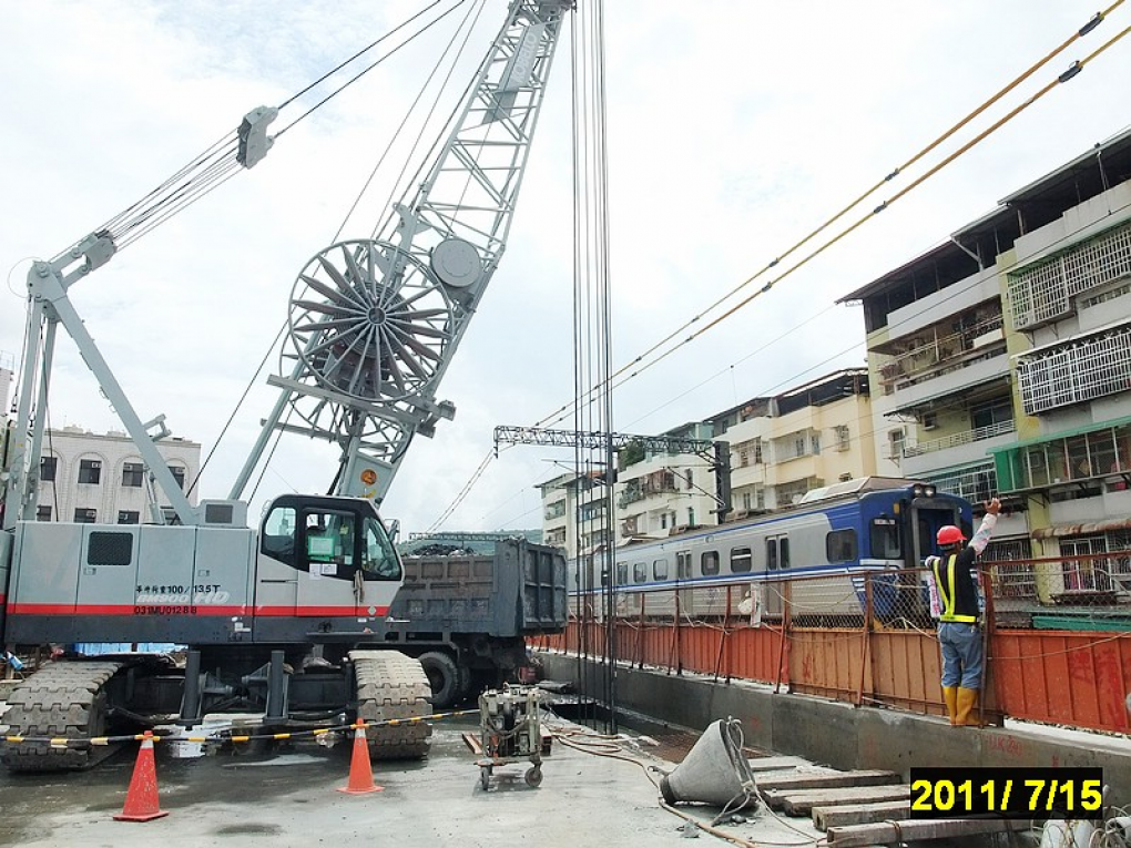 高雄市區鐵路地下化-愛河段臺鐵鐵路地下化工程-陸地段施工