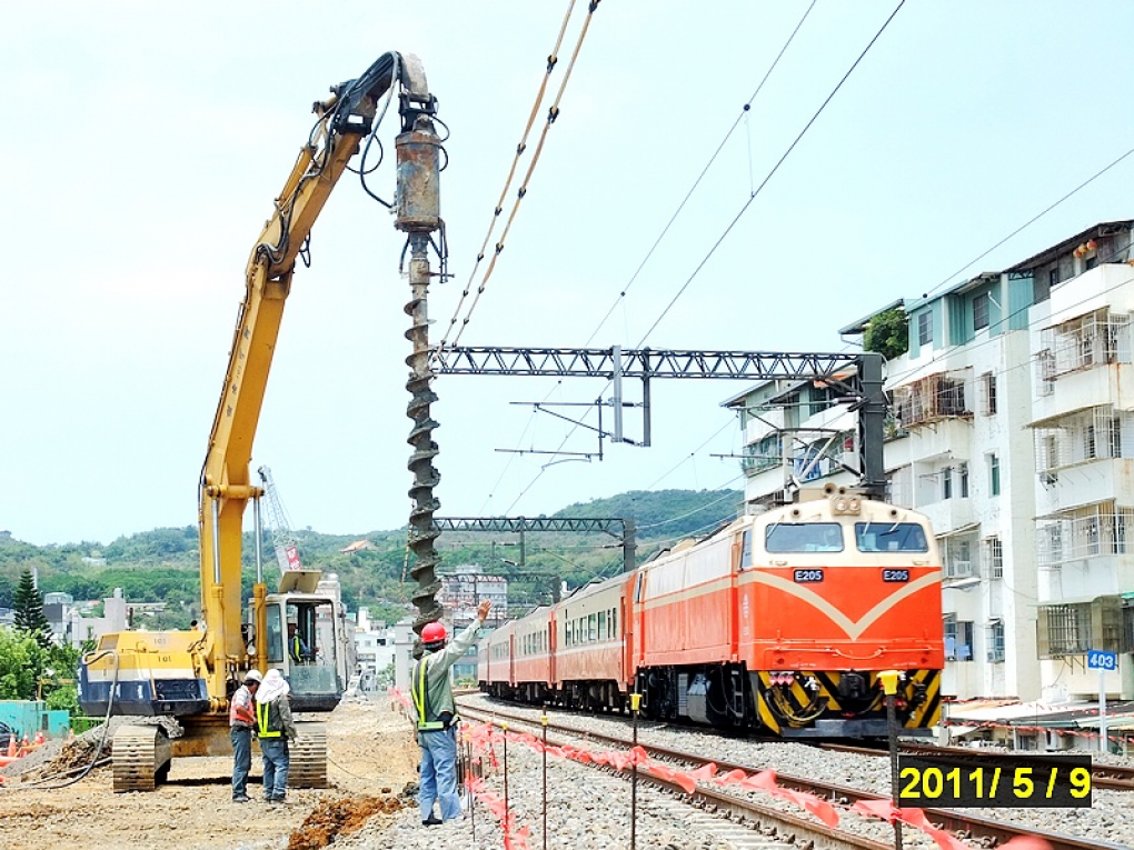 高雄市區鐵路地下化-愛河段臺鐵鐵路地下化工程-陸地段施工