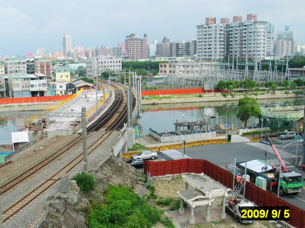 高雄市區鐵路地下化-愛河段臺鐵鐵路地下化工程-興隆排水箱涵及愛河兩側污水管遷改施工