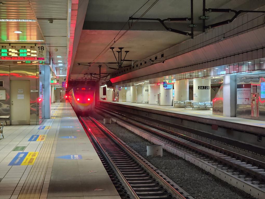 鐵路地下化計畫-高雄市區計畫新設車站-美術館站-月台層