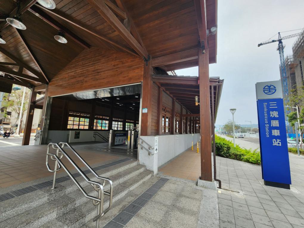 鐵路地下化計畫-高雄市區計畫復設車站-三塊厝地面層出入口