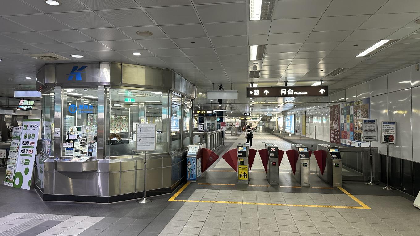 高雄捷運紅線沿線車站介紹-後驛站(R12)大廳層