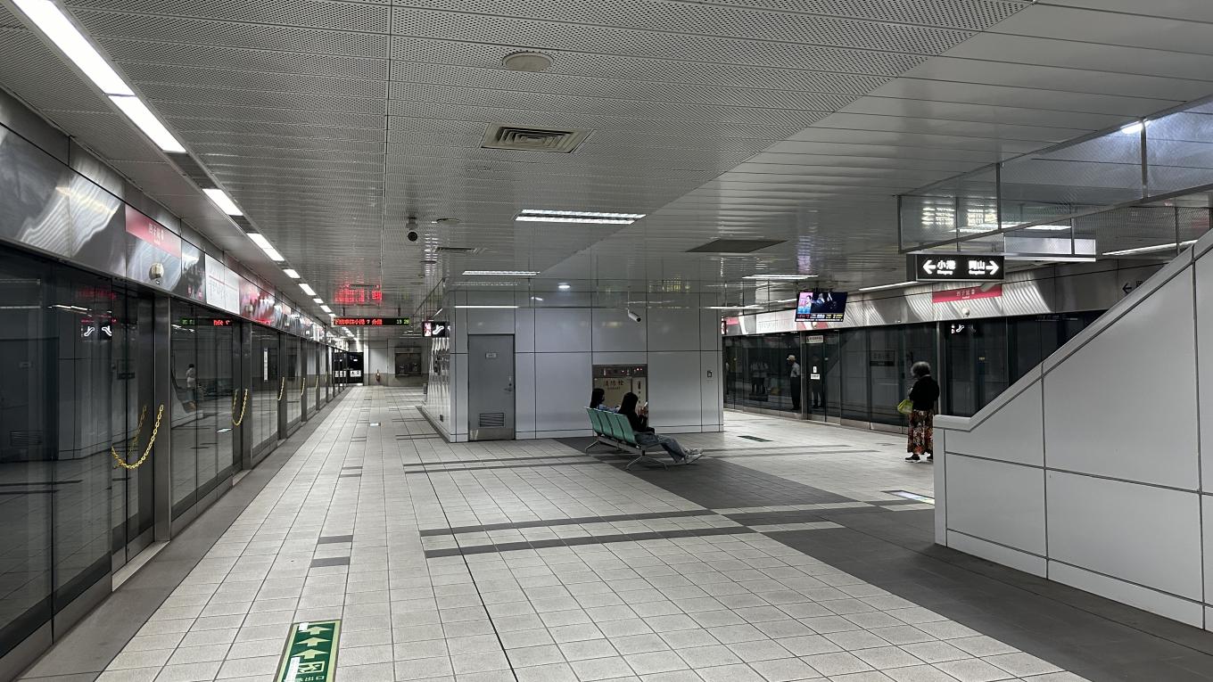 高雄捷運紅線沿線車站介紹-凹子底站(R13)月台層