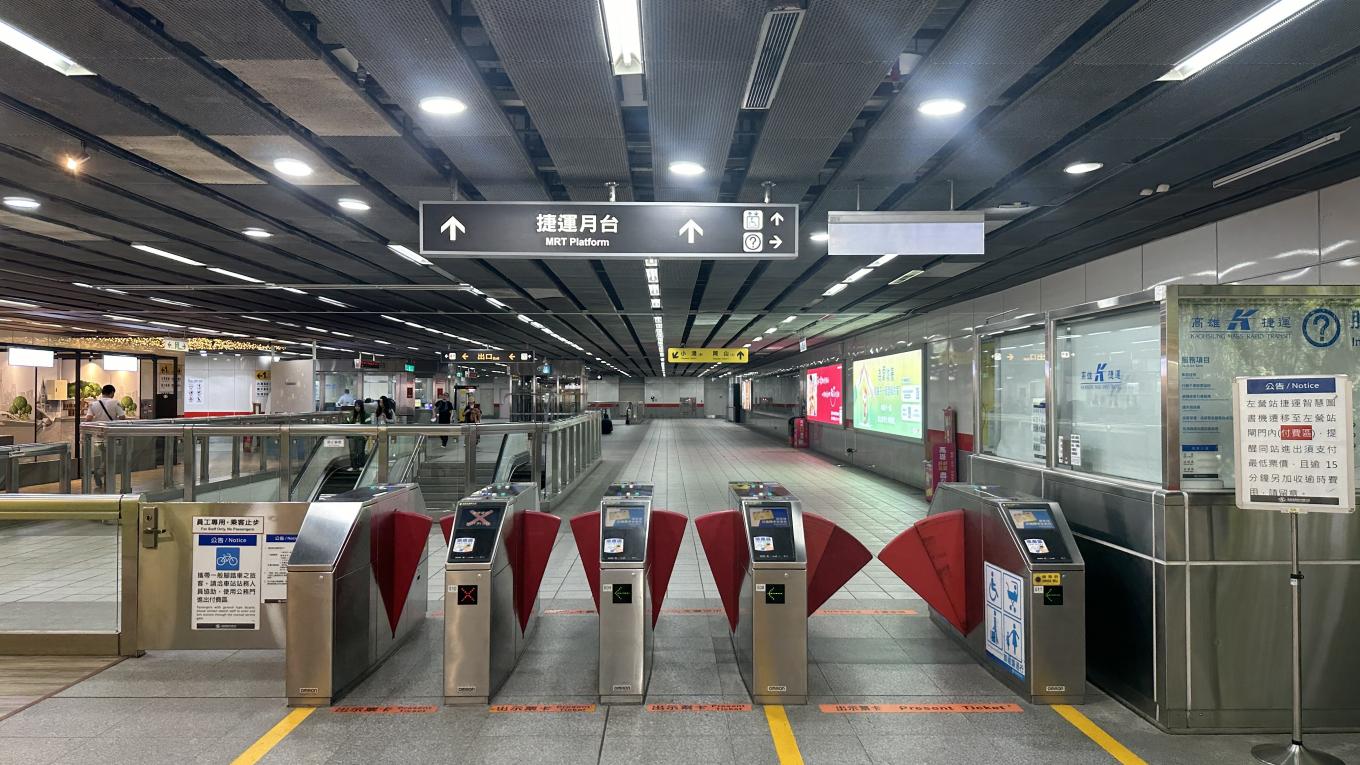高雄捷運紅線沿線車站介紹-左營/高鐵站(R16)大廳層
