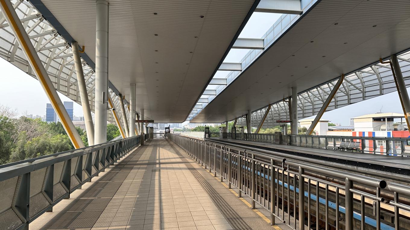 高雄捷運紅線沿線車站介紹-油廠國小站(R18)月台層