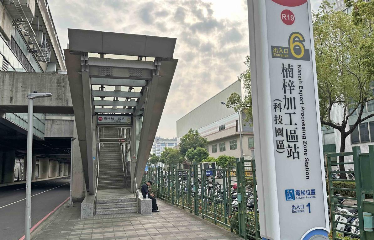 高雄捷運紅線沿線車站介紹-楠梓加工區站(R19)出入口